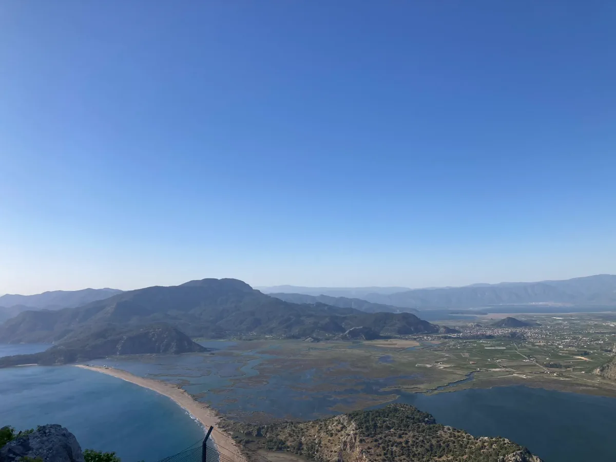 Das Dalyan-Delta von den Hügeln, Kanäle bis zum Meer