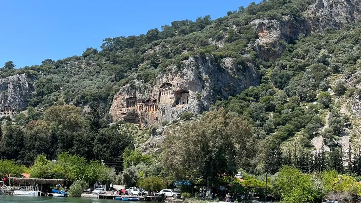 Nehirden Kaunos Kaya Mezarlarını Çekmek İçin En İyi Noktalar